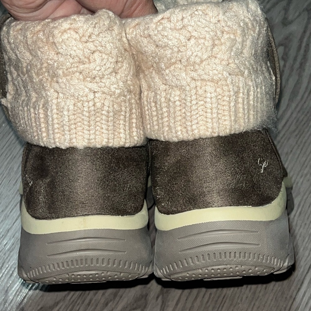 Skechers Relaxed Fit: Easy Going - Cozy Weather Pull-On Ankle Boots,
9.5 - Picture 12 of 12